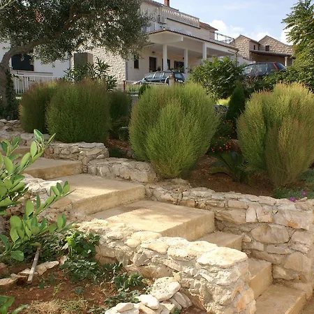 With A Parking Space Splitska, Brac - 2930 Appartement Supetar