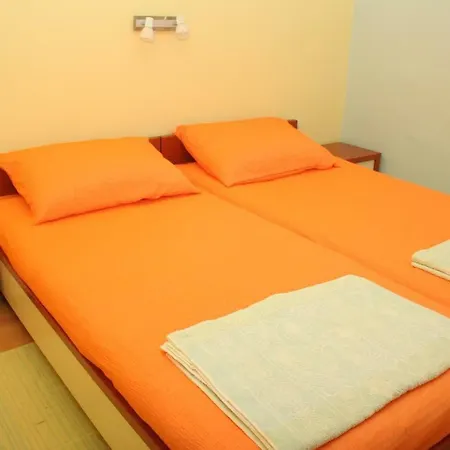 アパート With A Parking Space Splitska, Brac - 2930 *
