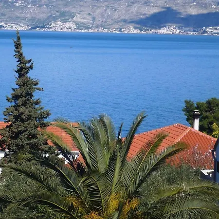 With A Parking Space Splitska, Brac - 2930
